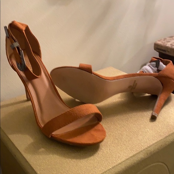 Pumps - Picture 3 of 3